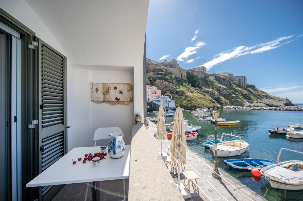 Casa Cinzia In Marina Di Corricella Villa Прочида Екстериор снимка