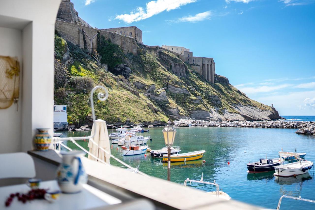 Casa Cinzia In Marina Di Corricella Villa Прочида Екстериор снимка